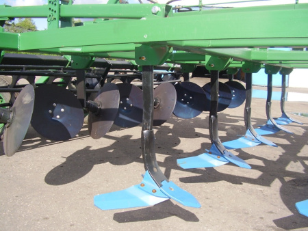 Культиватор прицепной комбинированный для основной обработки почвы КПК-4